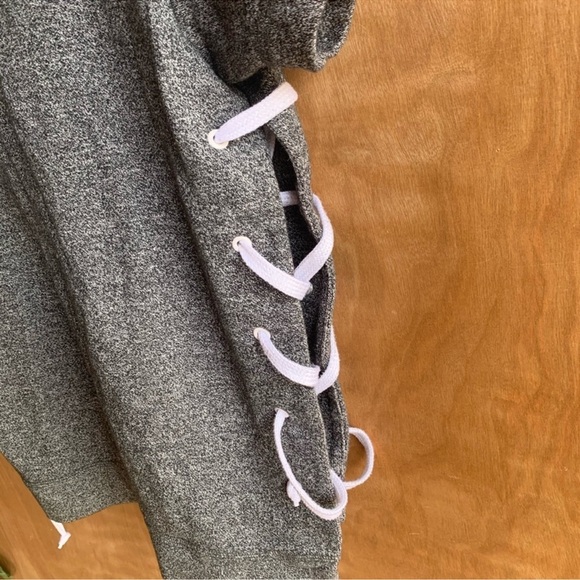 Adidas trefoil grey lace up side top - Picture 4 of 5